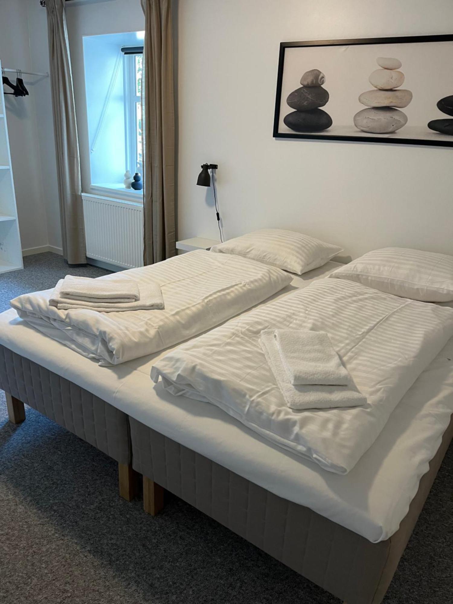 The Barn Guest House Give Bagian luar foto